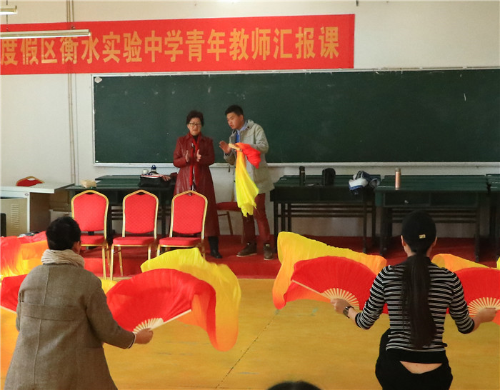 柴亞利老師與陳西妮導演溝通舞蹈.jpg